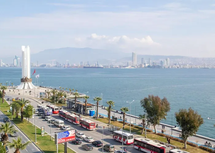 Spacious 3-bedroom With Sea View – Karşıyaka *