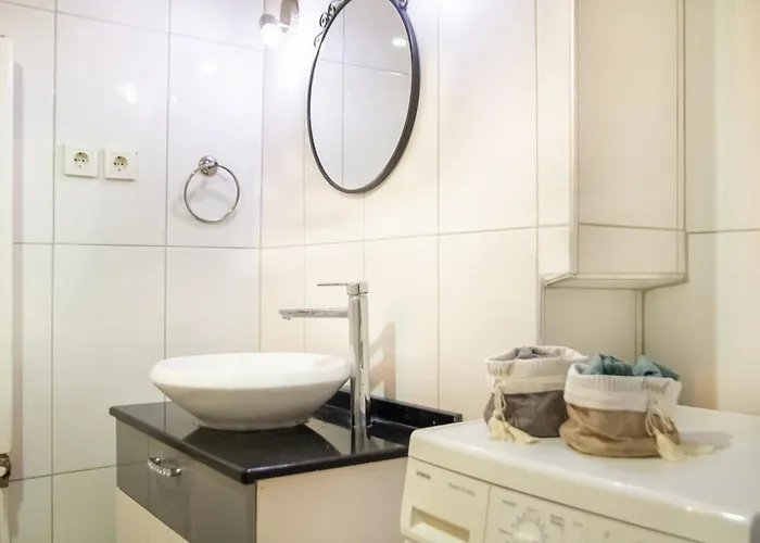 Spacious 3-bedroom With Sea View - Karsiyaka דירה *